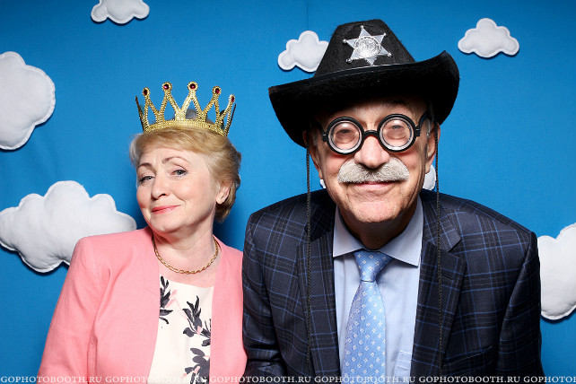Почему на свадьбе не обойтись без фотобудки 