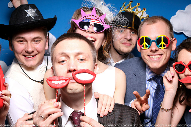 Почему на свадьбе не обойтись без фотобудки 