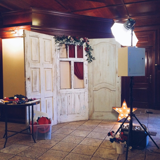 Почему на свадьбе не обойтись без фотобудки 