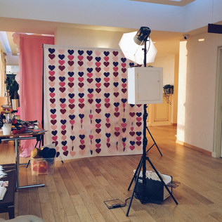 Почему на свадьбе не обойтись без фотобудки 