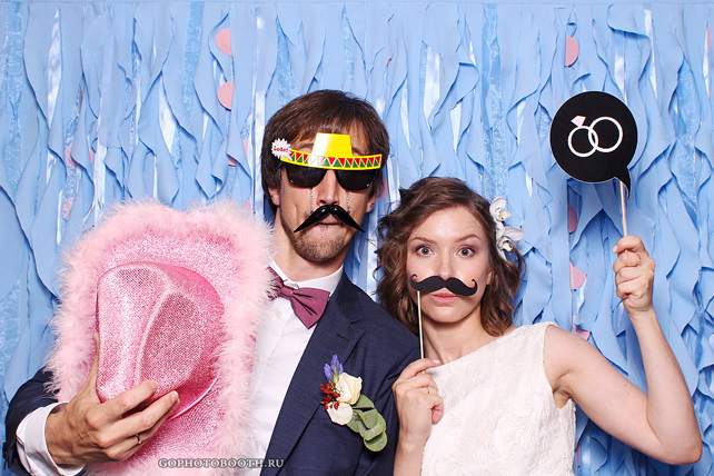 Почему на свадьбе не обойтись без фотобудки 