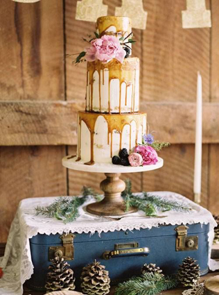 40 потрясающих свадебных тортов с подтеками  