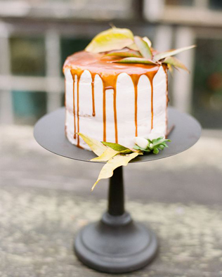 40 потрясающих свадебных тортов с подтеками  