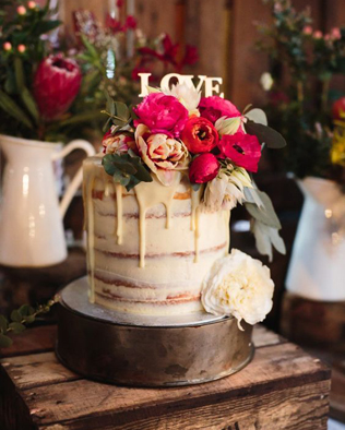 40 потрясающих свадебных тортов с подтеками  