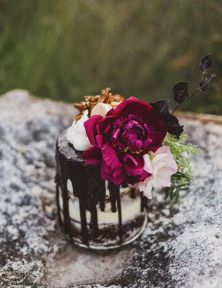 40 потрясающих свадебных тортов с подтеками  