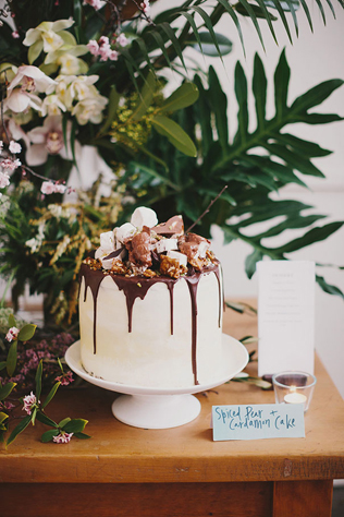 40 потрясающих свадебных тортов с подтеками  