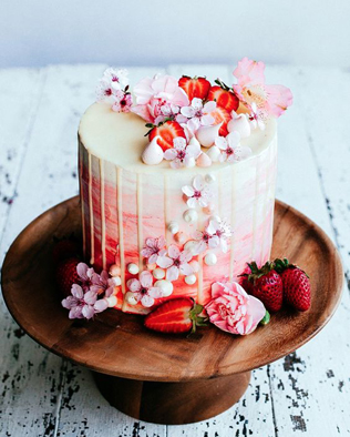 40 потрясающих свадебных тортов с подтеками  