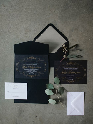 Осеннее вдохновение: свадебная полиграфия в черном цвете 