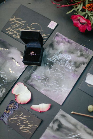 Осеннее вдохновение: свадебная полиграфия в черном цвете 