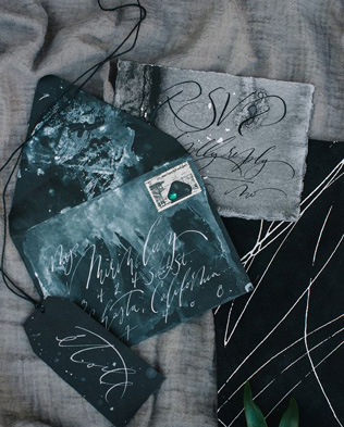 Осеннее вдохновение: свадебная полиграфия в черном цвете 