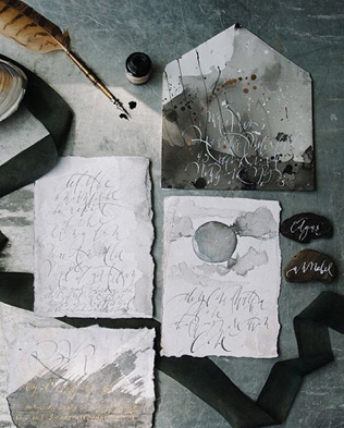 Осеннее вдохновение: свадебная полиграфия в черном цвете 