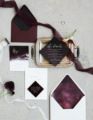 Осеннее вдохновение: свадебная полиграфия в черном цвете 