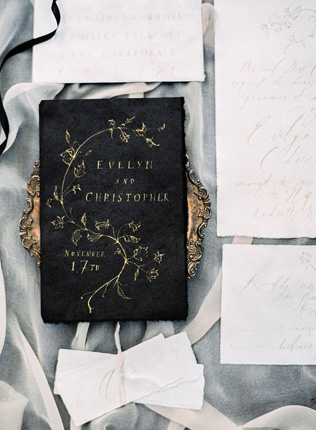 Осеннее вдохновение: свадебная полиграфия в черном цвете 