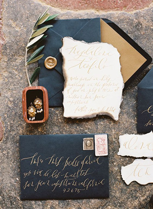 Осеннее вдохновение: свадебная полиграфия в черном цвете 