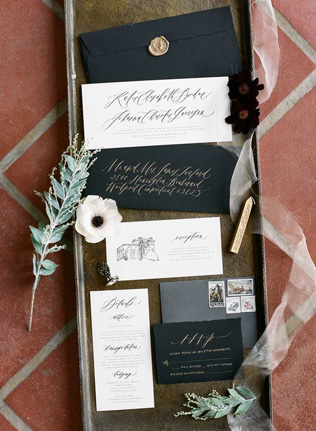 Осеннее вдохновение: свадебная полиграфия в черном цвете 