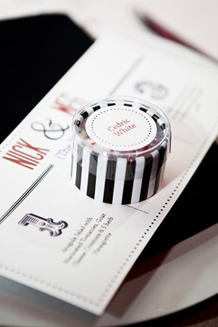 Черно-белая полоска на свадьбе - букет невесты