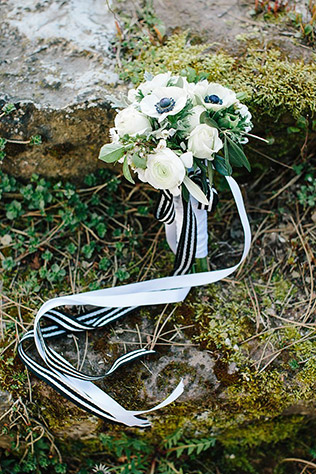 Черно-белая полоска на свадьбе - букет невесты