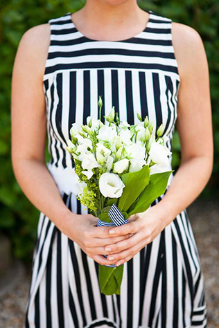 Черно-белая полоска на свадьбе - в образе подружек невесты