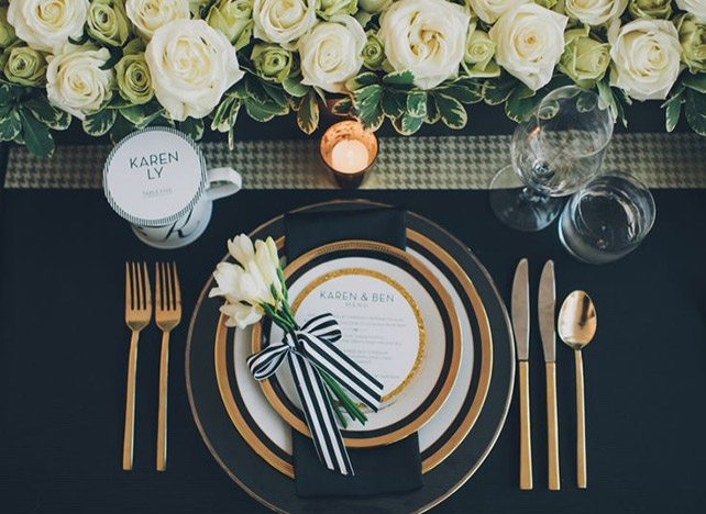 Черно-белая полоска на свадьбе - меню и бонбоньерка