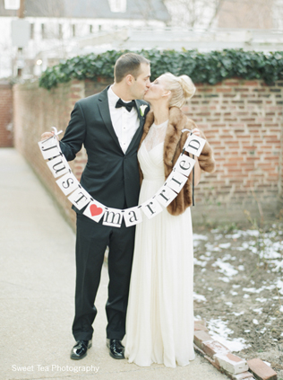 Благородный мех: полушубки и накидки для невест 