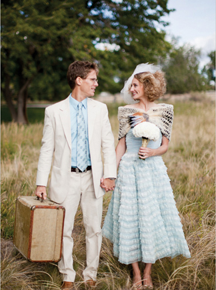 Благородный мех: полушубки и накидки для невест 