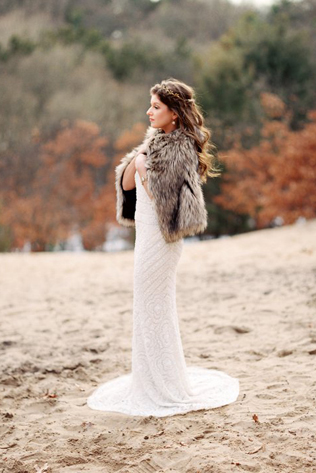 Благородный мех: полушубки и накидки для невест 