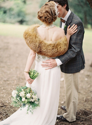 Благородный мех: полушубки и накидки для невест 