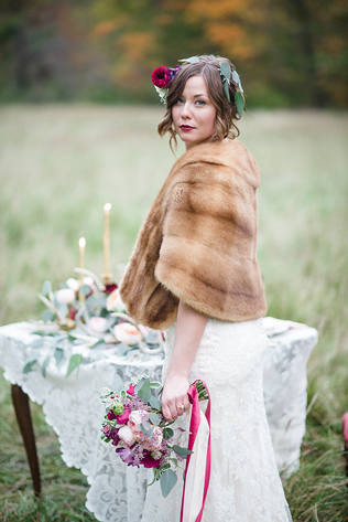 Благородный мех: полушубки и накидки для невест 