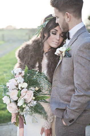 Благородный мех: полушубки и накидки для невест 