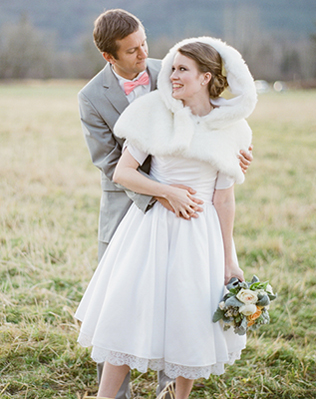 Благородный мех: полушубки и накидки для невест 