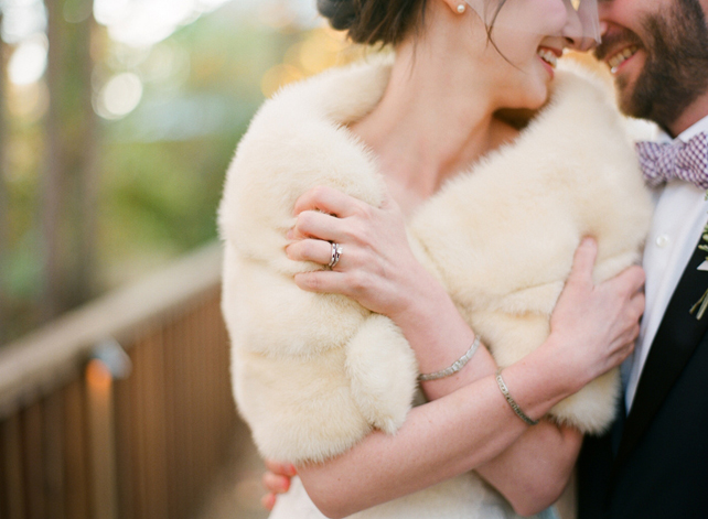 Благородный мех: полушубки и накидки для невест 