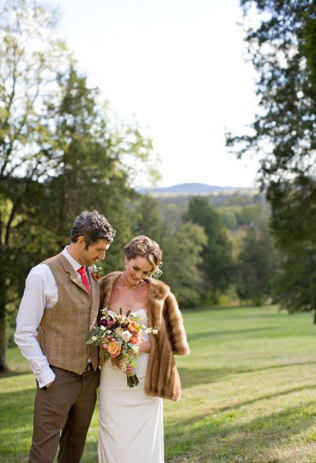 Благородный мех: полушубки и накидки для невест 