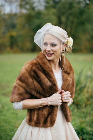 Благородный мех: полушубки и накидки для невест 