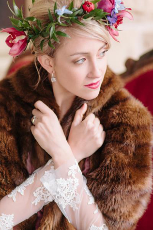 Благородный мех: полушубки и накидки для невест 