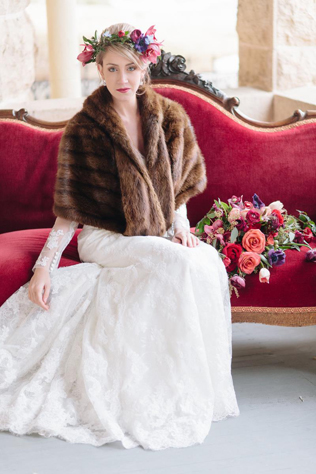 Благородный мех: полушубки и накидки для невест 