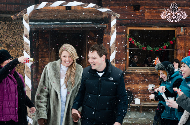 Благородный мех: полушубки и накидки для невест 