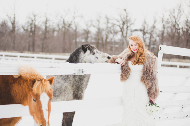 Благородный мех: полушубки и накидки для невест 