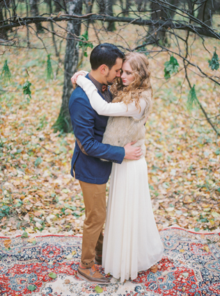 Благородный мех: полушубки и накидки для невест 