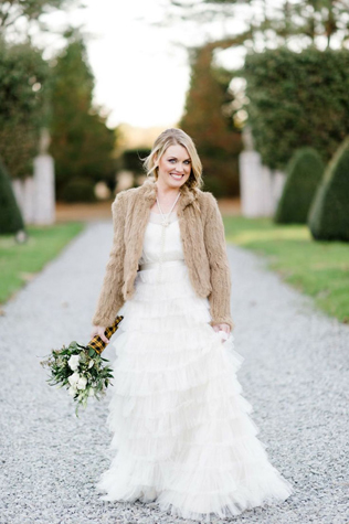 Благородный мех: полушубки и накидки для невест 