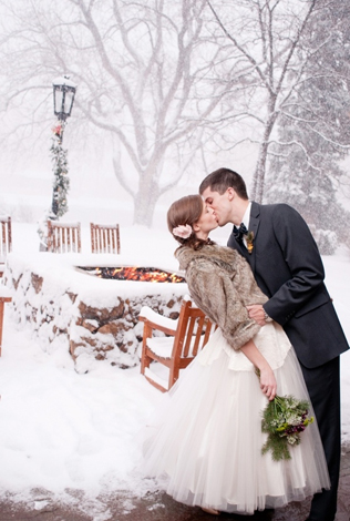 Благородный мех: полушубки и накидки для невест 