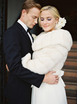 Благородный мех: полушубки и накидки для невест 