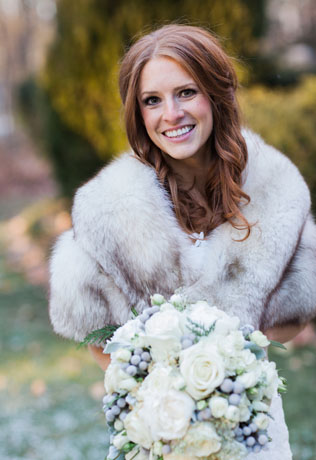 Благородный мех: полушубки и накидки для невест 