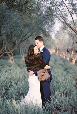 Благородный мех: полушубки и накидки для невест 