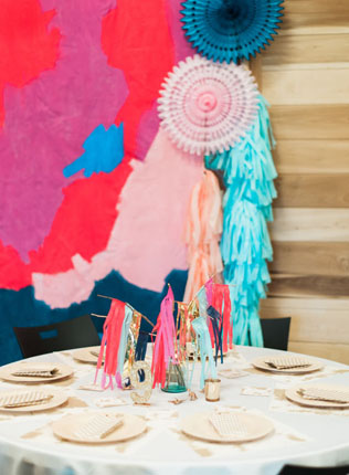 Тассел-гирлянды: 47 идей для яркого торжества 