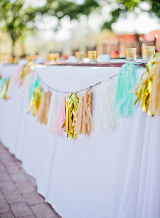 Тассел-гирлянды: 47 идей для яркого торжества 