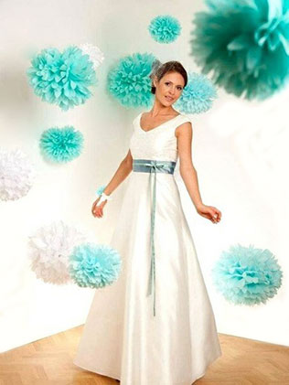 помпоны в декоре свадьбы, комната невесты