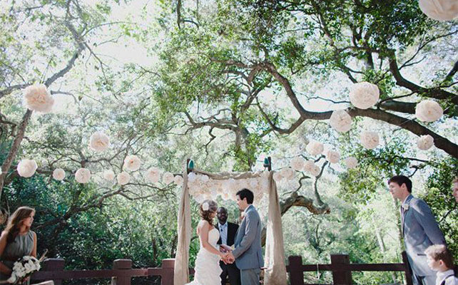 помпоны в декоре свадьбы, церемония