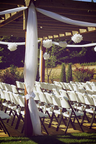 помпоны в декоре свадьбы, церемония