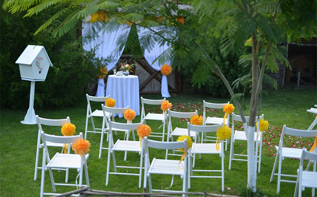 помпоны в декоре свадьбы, церемония