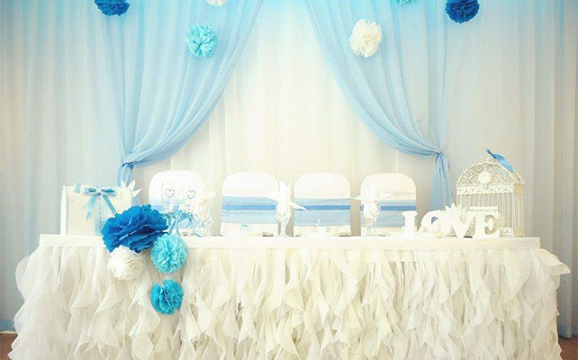 помпоны в декоре свадьбы, место торжества